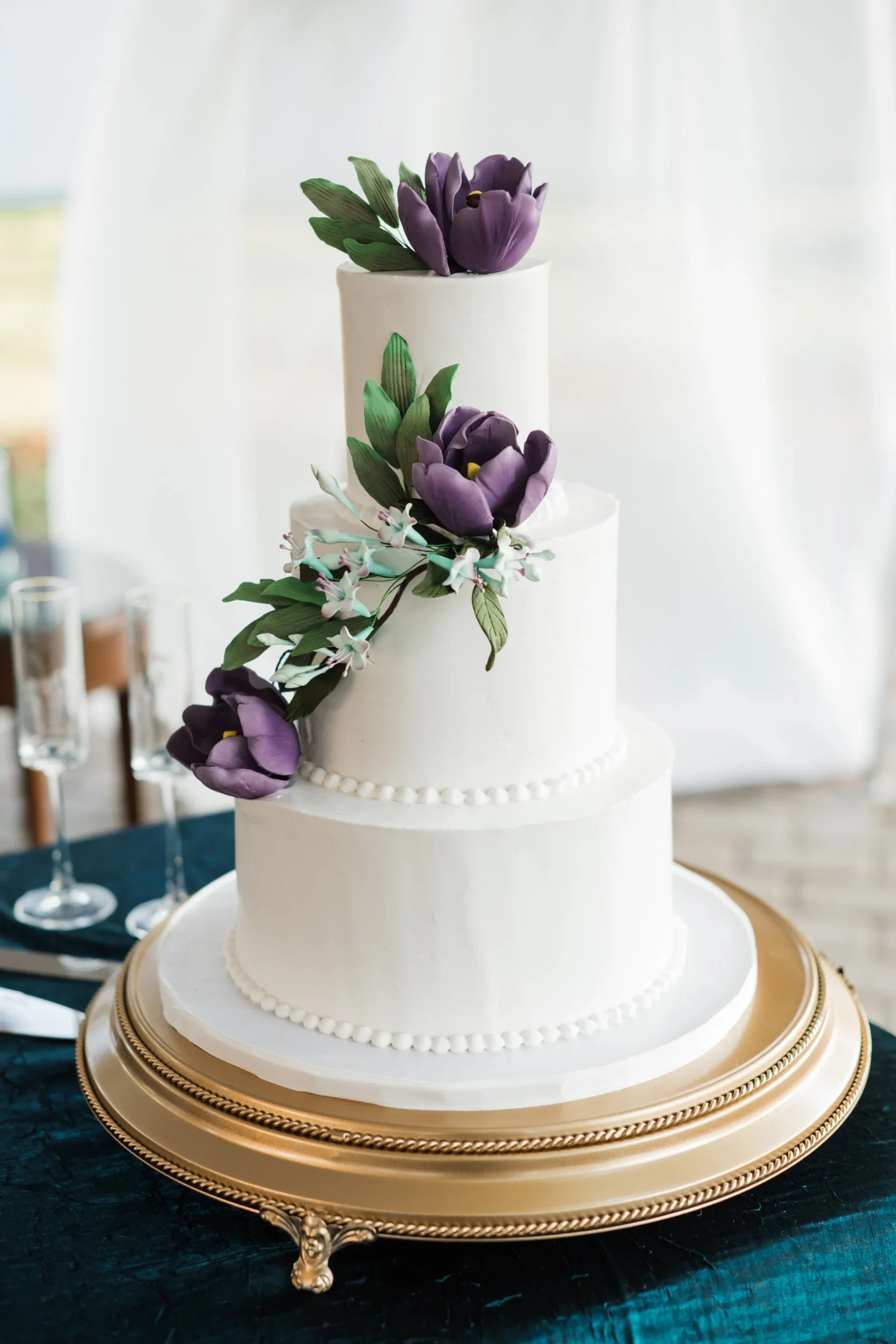  Cake design by   Artsy Cakesy  . Photographed by   Lauren Depuy Photography  . 